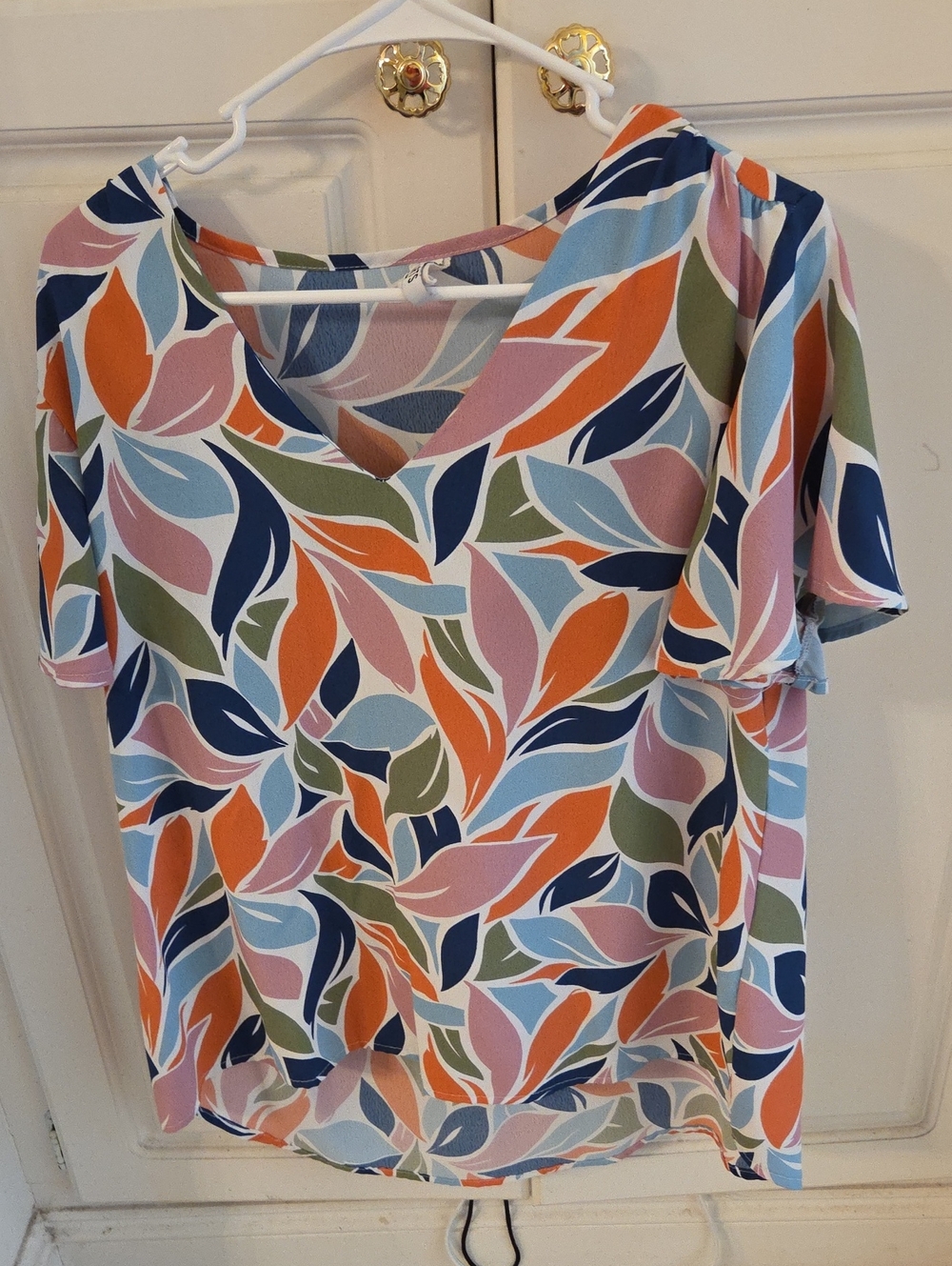 2 Hearts Women’s Leaf-Print Short Sleeve Top - Pink Multi